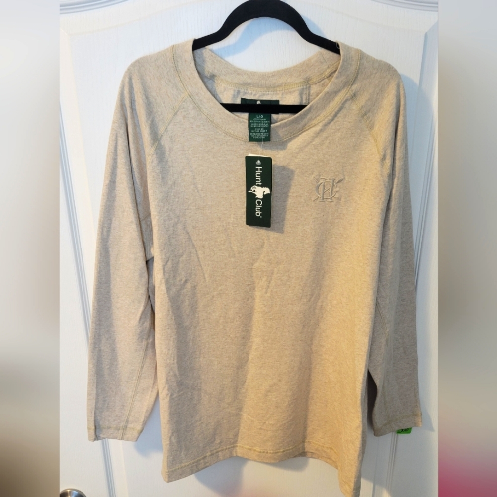 Men's Hunt Club pullover shirt. Size Large